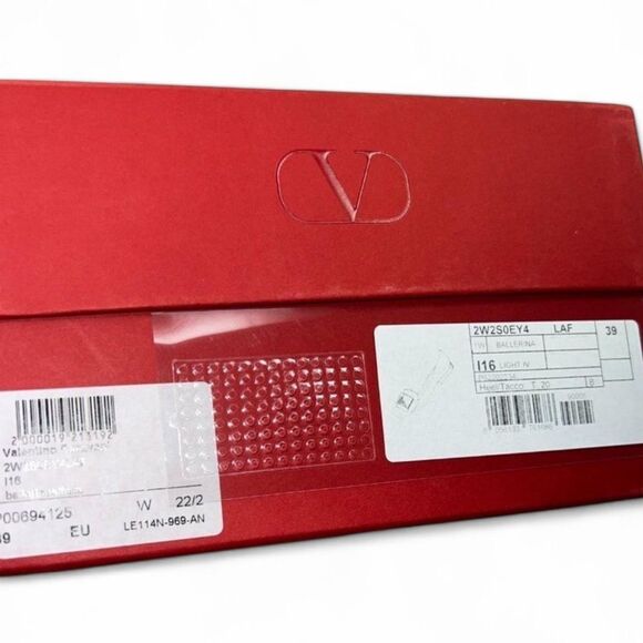 VALENTINO GARAVANI Cream Patent Leather One Gold Stud Ballet Flats Size … - Picture 14 of 15